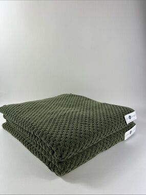 Mind On Design Olive Green Waffle Bath Towels Soft Cotton Set of 2 NEW